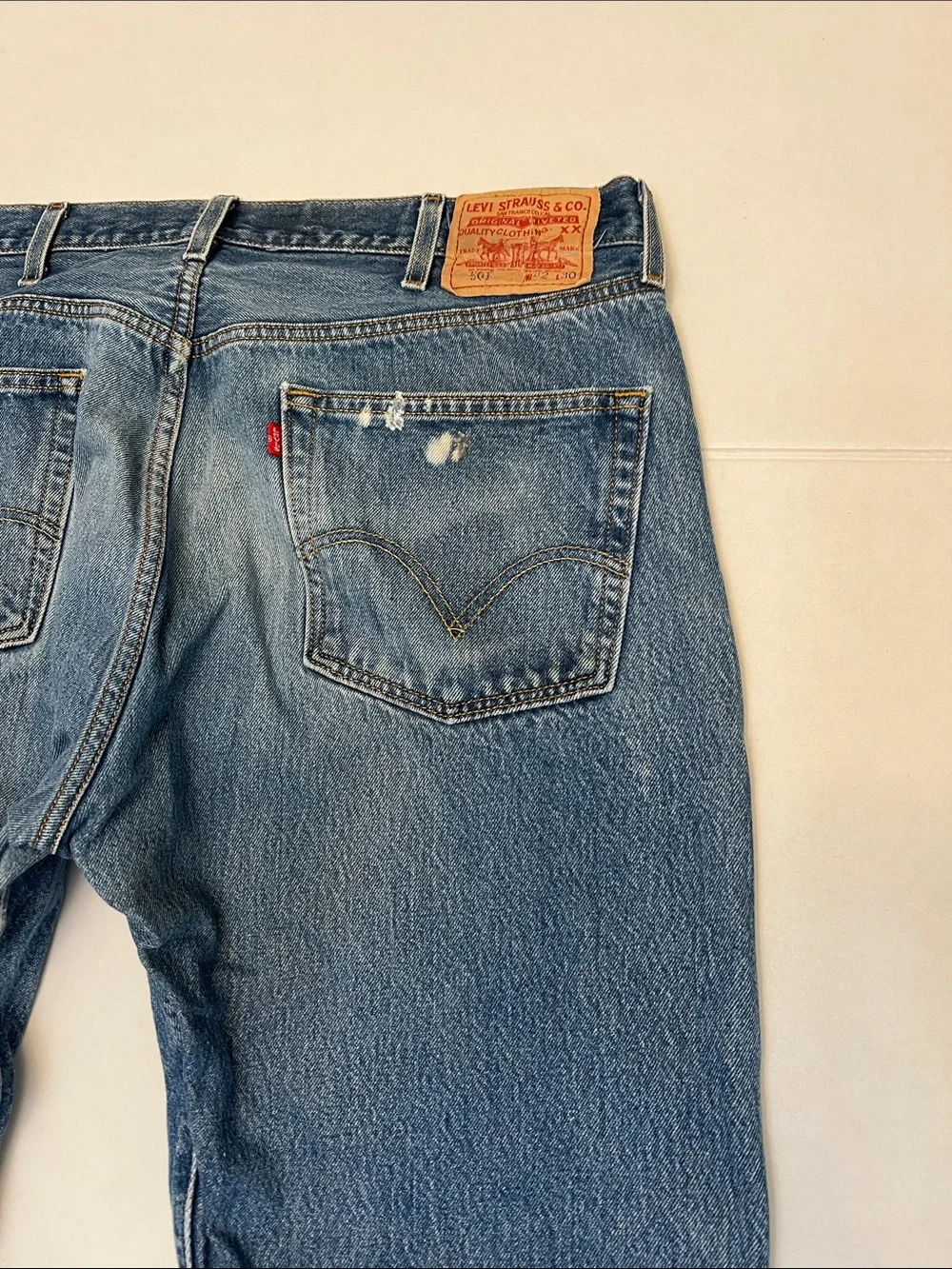 VINTAGE Y2K LEVI’S  DISTRESSED DENIM 501  STRAIGHT LEG JEANS RED BATWING LOGO